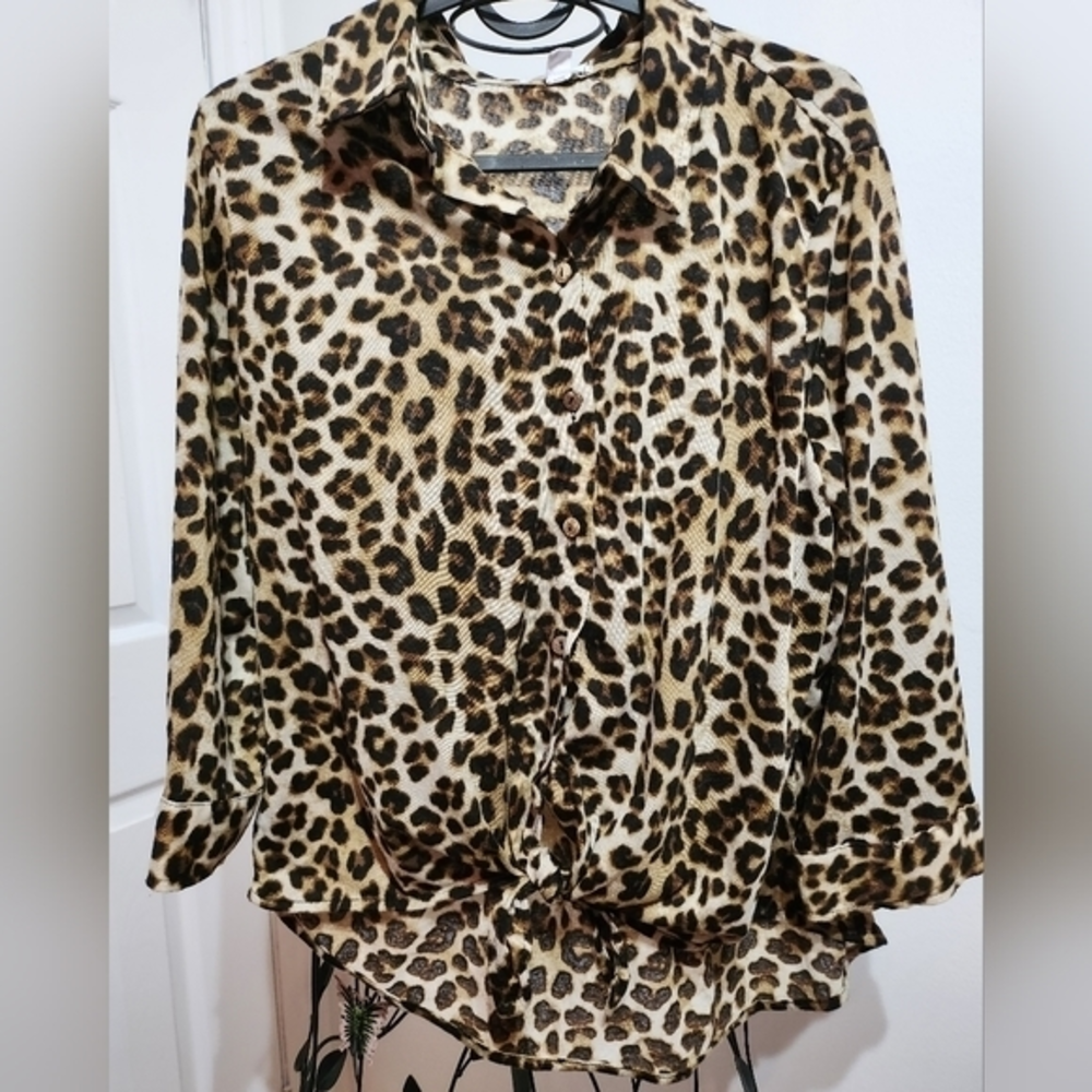 Hi-low‎ leopard tie shirt